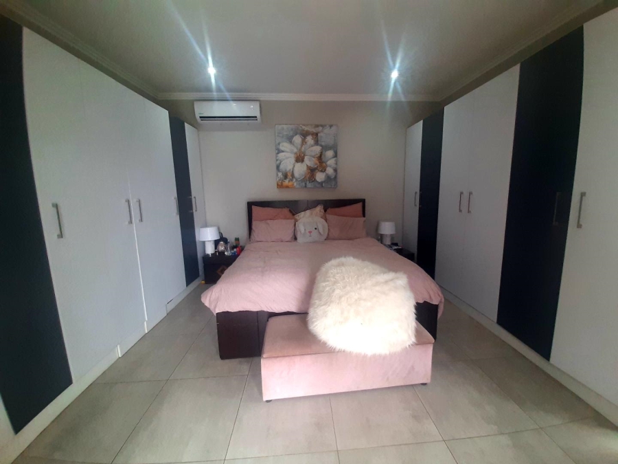 5 Bedroom Property for Sale in Palm Lakes Estate KwaZulu-Natal