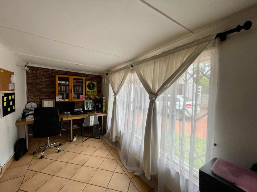 To Let 4 Bedroom Property for Rent in Glen Anil KwaZulu-Natal