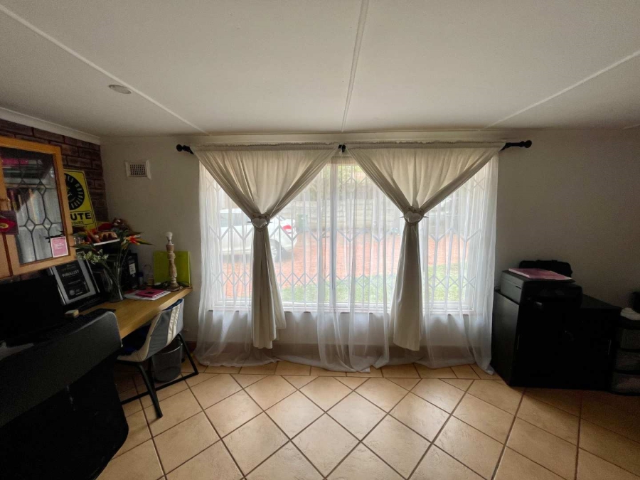 To Let 4 Bedroom Property for Rent in Glen Anil KwaZulu-Natal