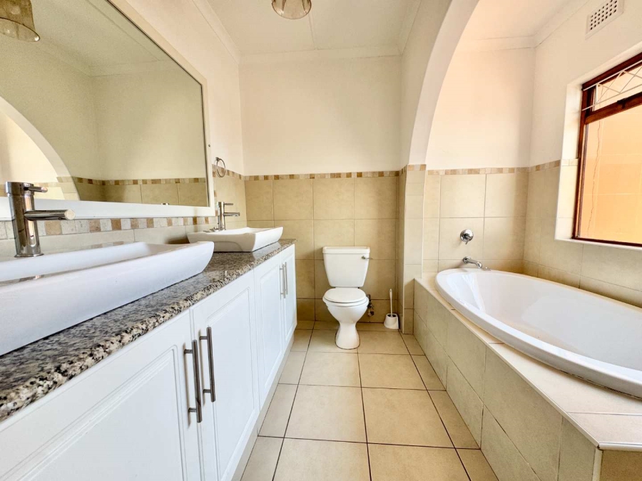 To Let 4 Bedroom Property for Rent in Umhlanga KwaZulu-Natal