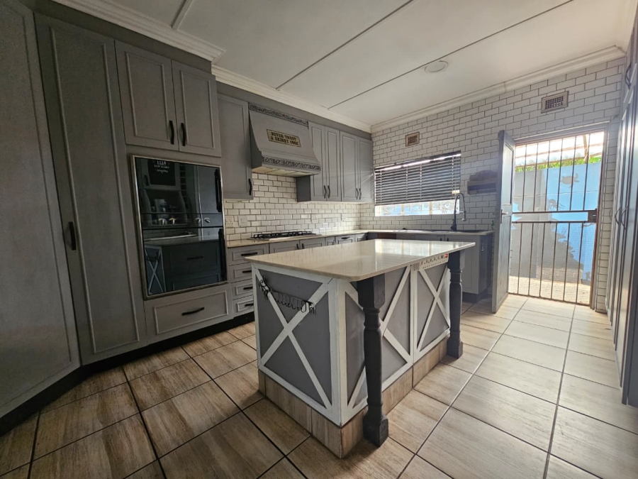 4 Bedroom Property for Sale in Veld En Vlei KwaZulu-Natal