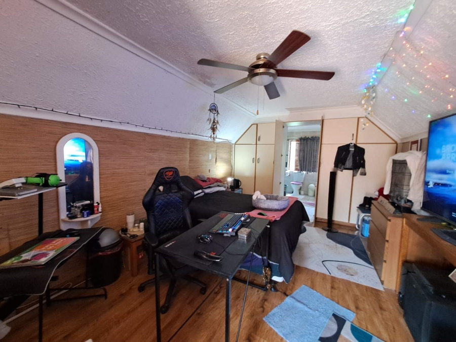 3 Bedroom Property for Sale in Queensburgh KwaZulu-Natal