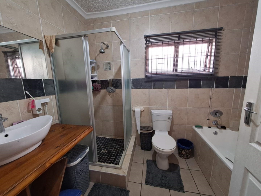 3 Bedroom Property for Sale in Queensburgh KwaZulu-Natal