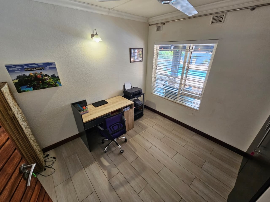 5 Bedroom Property for Sale in Meer En See KwaZulu-Natal