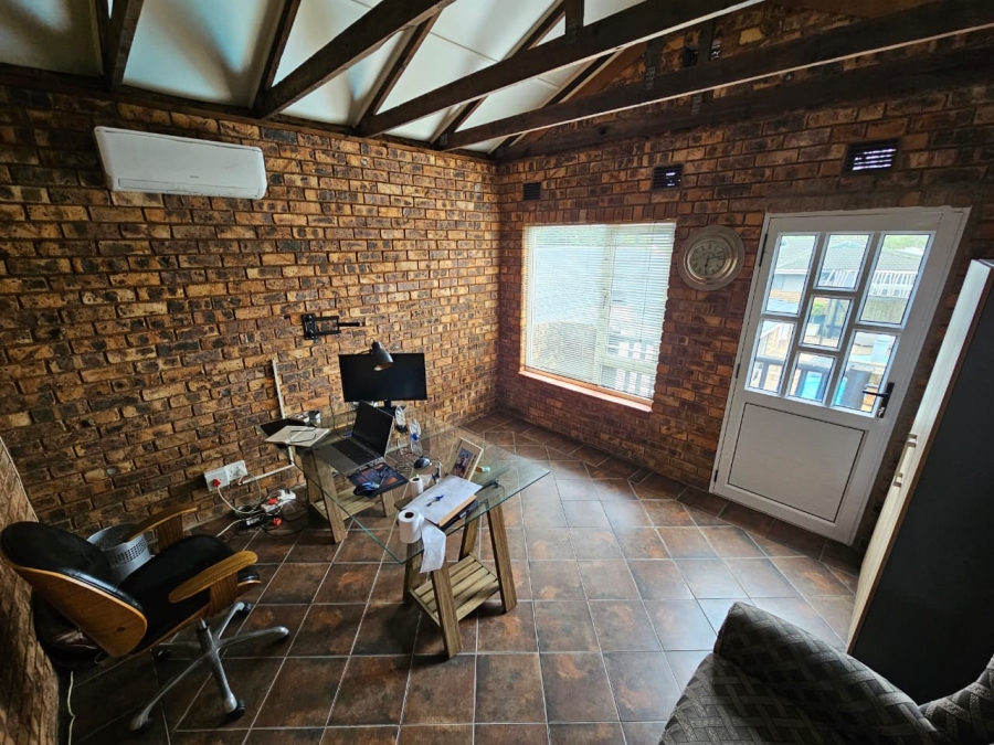 5 Bedroom Property for Sale in Meer En See KwaZulu-Natal