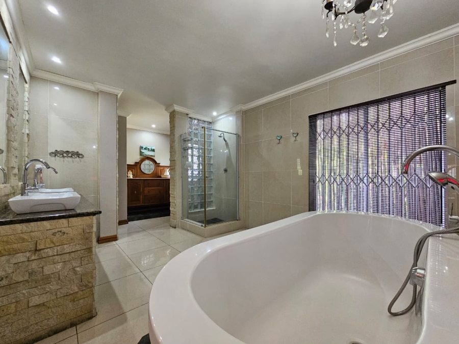 5 Bedroom Property for Sale in Meer En See KwaZulu-Natal