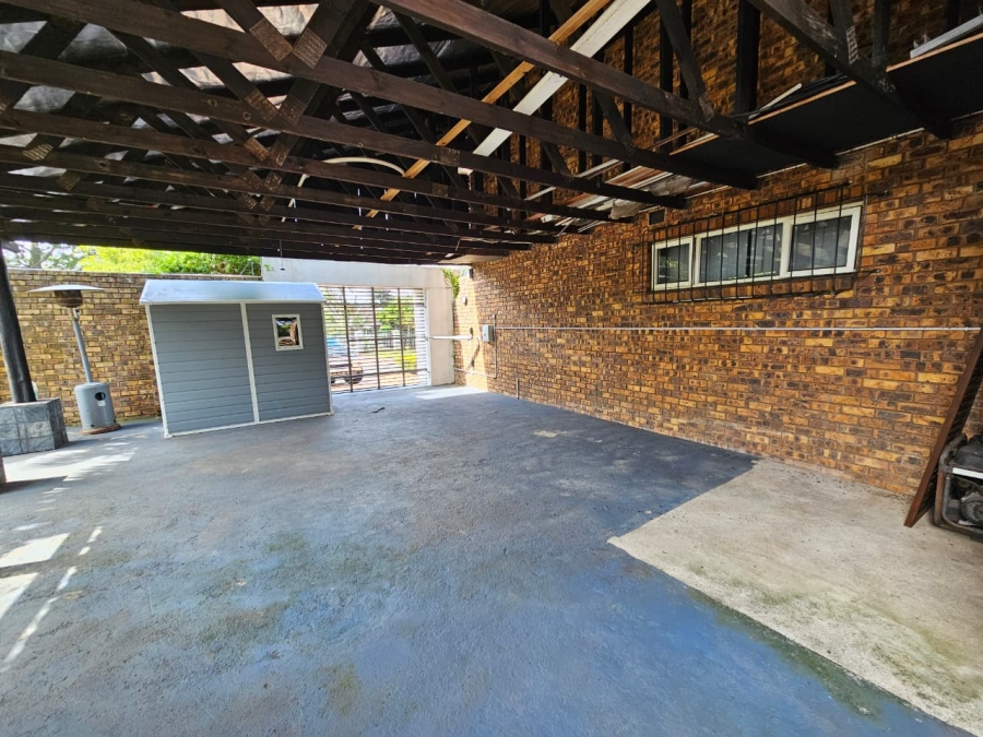 5 Bedroom Property for Sale in Meer En See KwaZulu-Natal