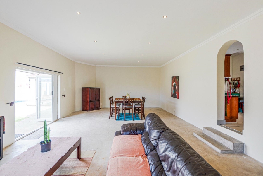 5 Bedroom Property for Sale in Amanzimtoti KwaZulu-Natal