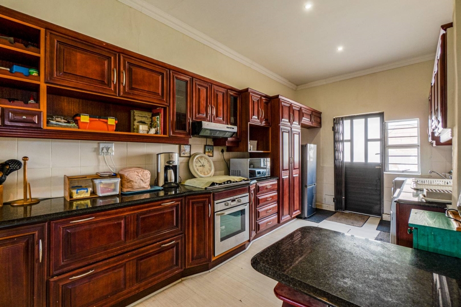 5 Bedroom Property for Sale in Amanzimtoti KwaZulu-Natal