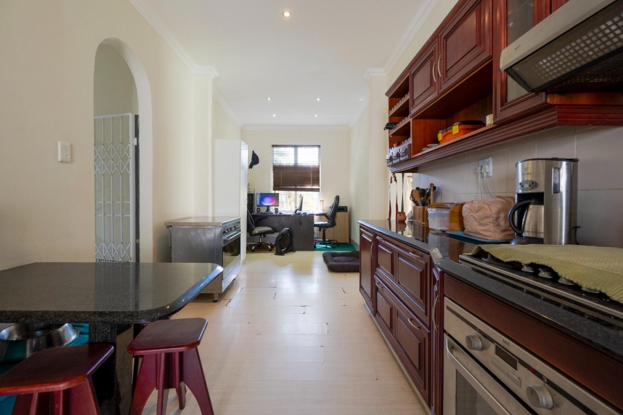 5 Bedroom Property for Sale in Amanzimtoti KwaZulu-Natal