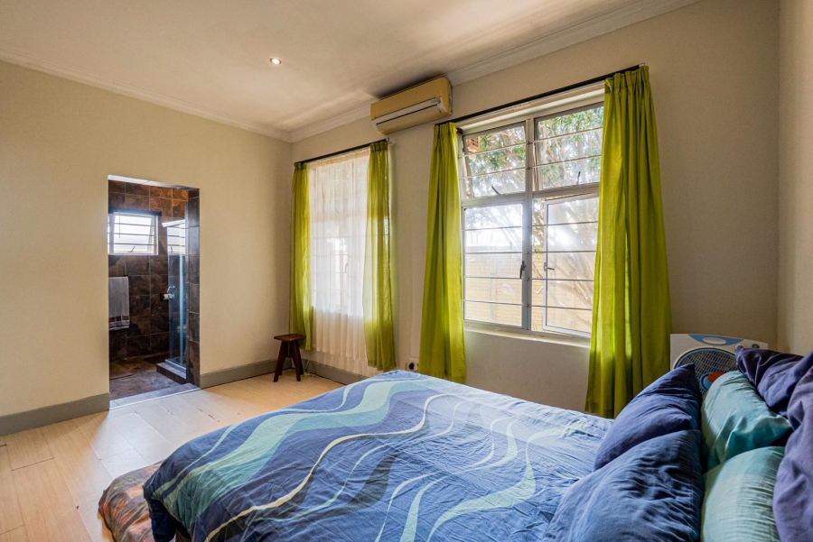 5 Bedroom Property for Sale in Amanzimtoti KwaZulu-Natal