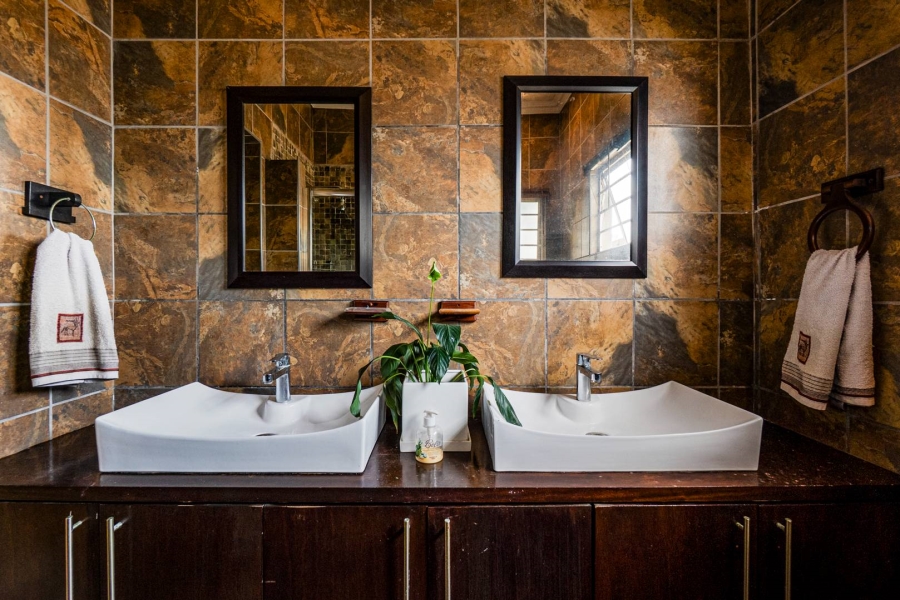 5 Bedroom Property for Sale in Amanzimtoti KwaZulu-Natal