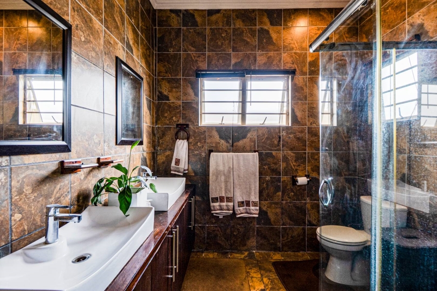 5 Bedroom Property for Sale in Amanzimtoti KwaZulu-Natal