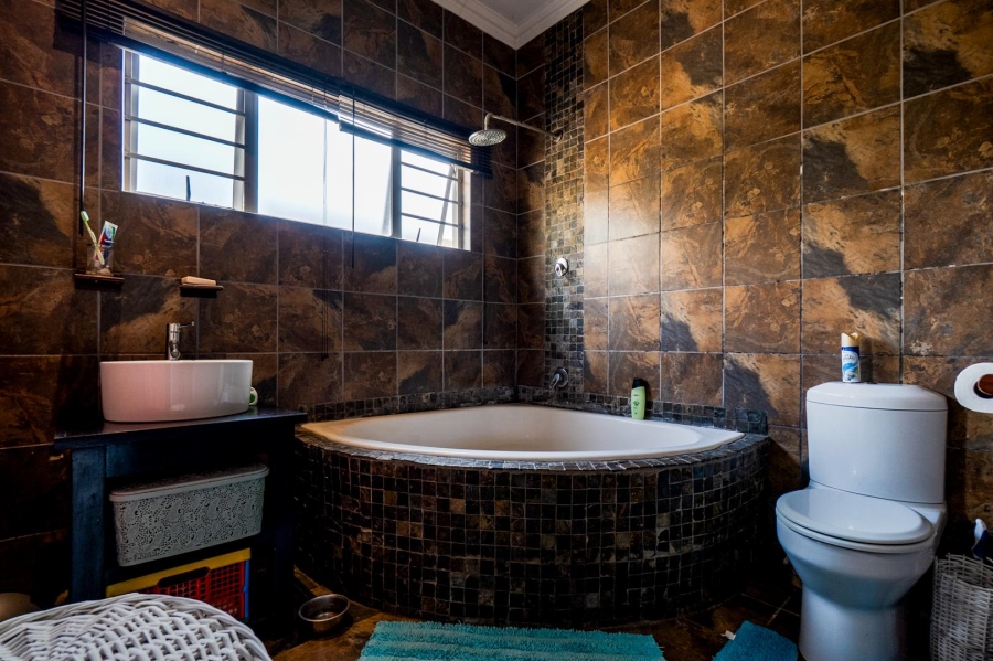 5 Bedroom Property for Sale in Amanzimtoti KwaZulu-Natal