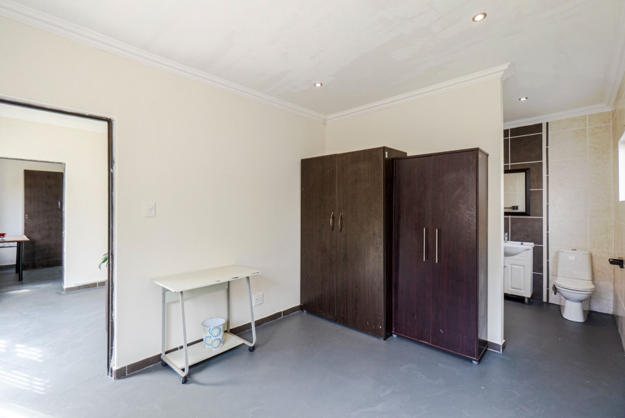 5 Bedroom Property for Sale in Amanzimtoti KwaZulu-Natal