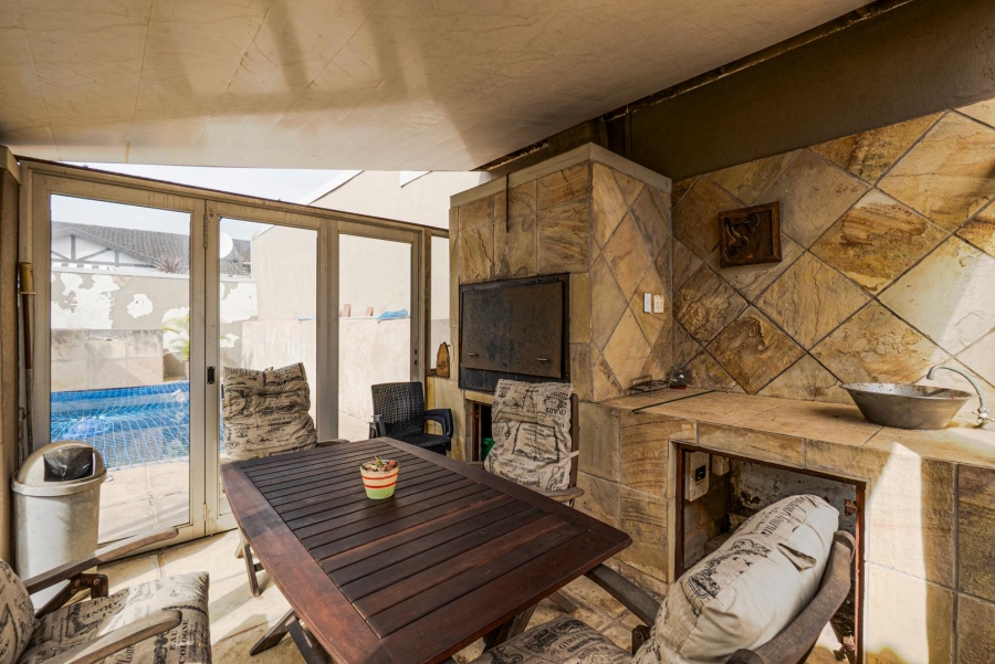 5 Bedroom Property for Sale in Amanzimtoti KwaZulu-Natal