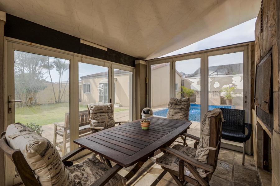 5 Bedroom Property for Sale in Amanzimtoti KwaZulu-Natal