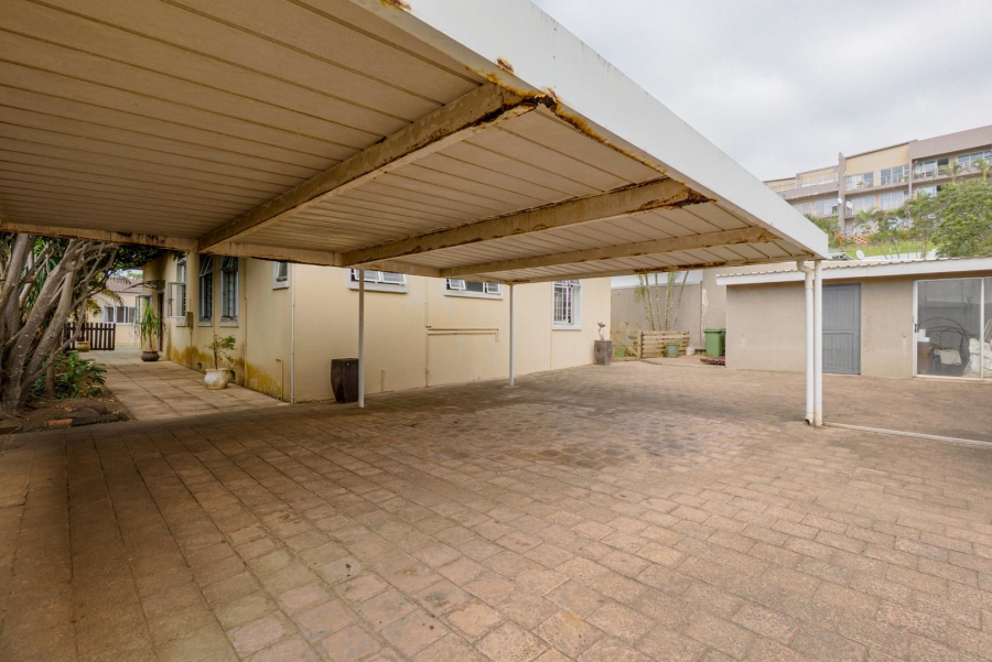 5 Bedroom Property for Sale in Amanzimtoti KwaZulu-Natal
