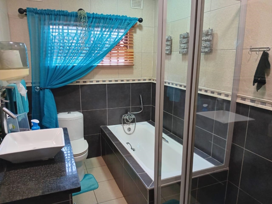 3 Bedroom Property for Sale in Meer En See KwaZulu-Natal