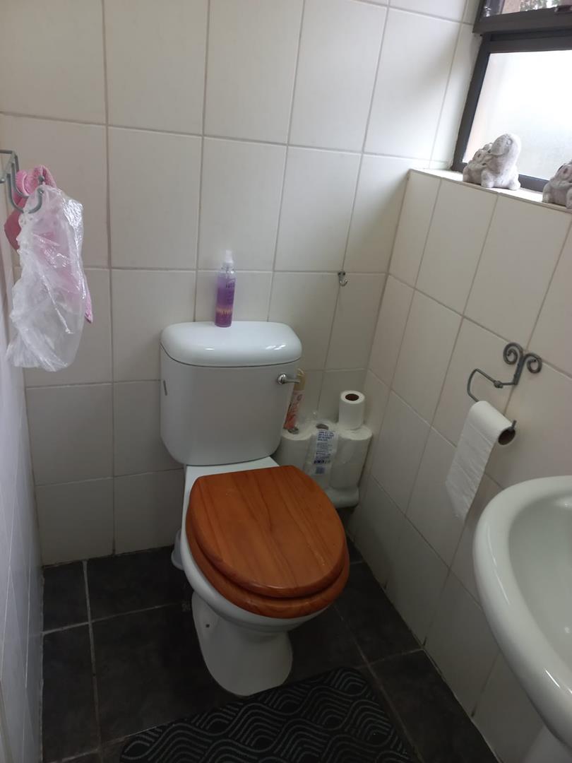 5 Bedroom Property for Sale in Meer En See KwaZulu-Natal