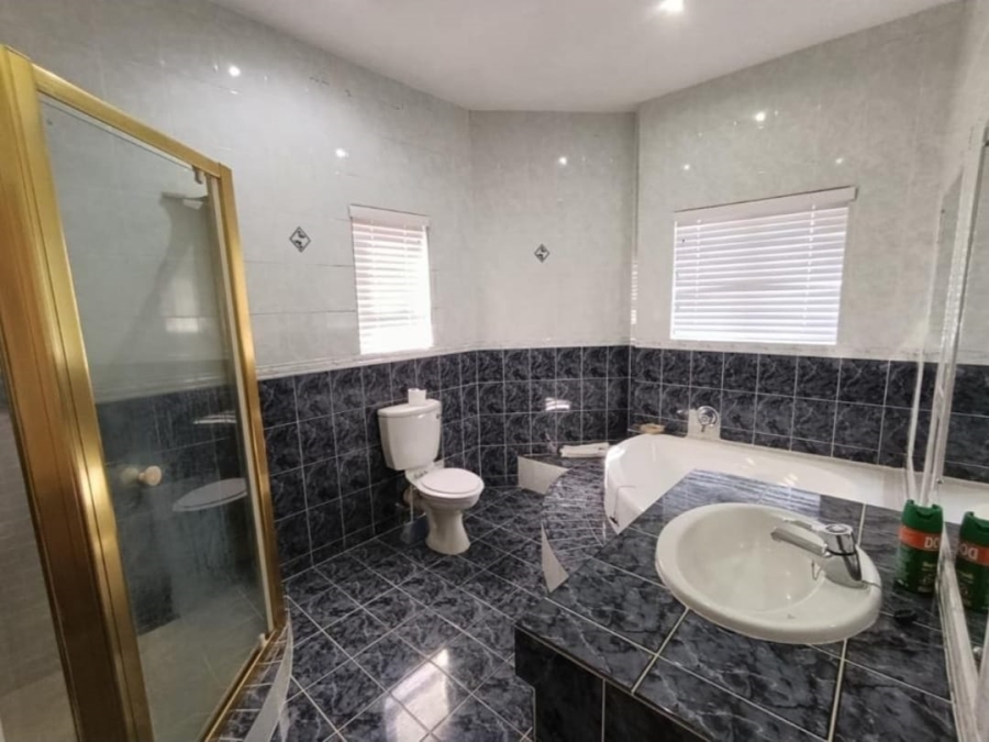 4 Bedroom Property for Sale in Scottburgh Central KwaZulu-Natal