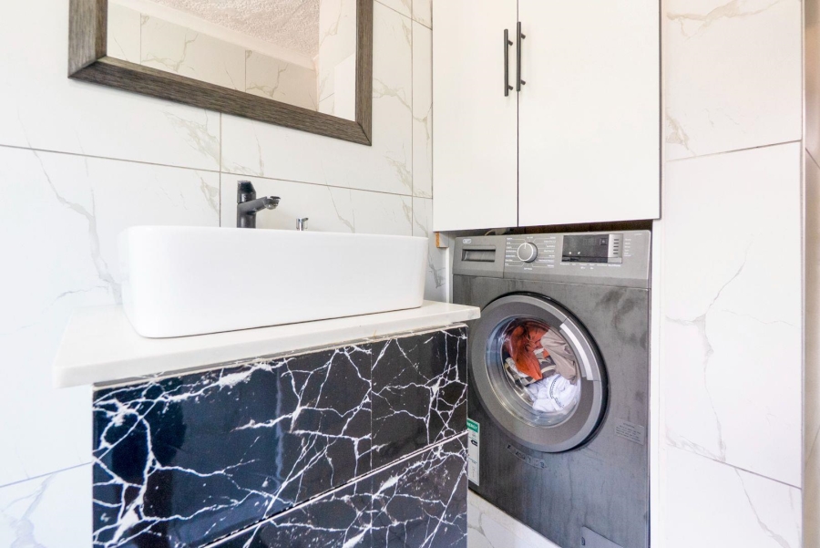 2 Bedroom Property for Sale in Amanzimtoti KwaZulu-Natal