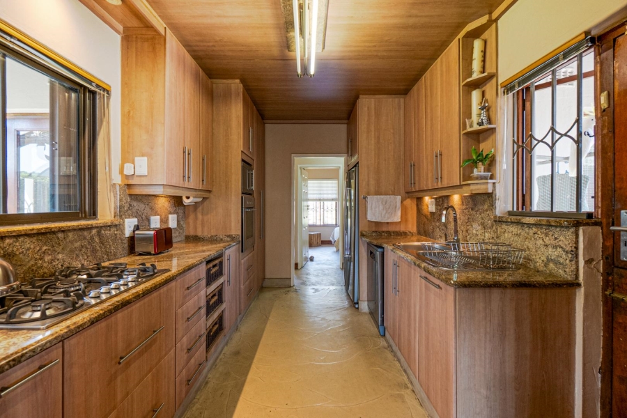 4 Bedroom Property for Sale in Amanzimtoti KwaZulu-Natal