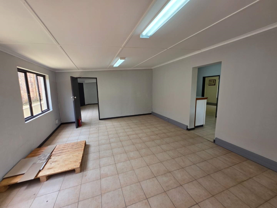 To Let 9 Bedroom Property for Rent in Assagay KwaZulu-Natal