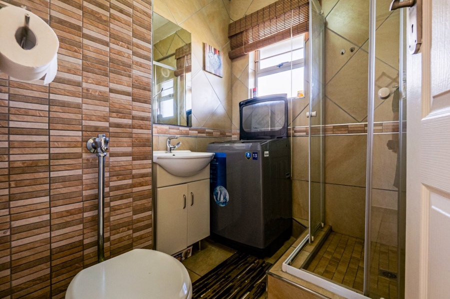 2 Bedroom Property for Sale in Amanzimtoti KwaZulu-Natal