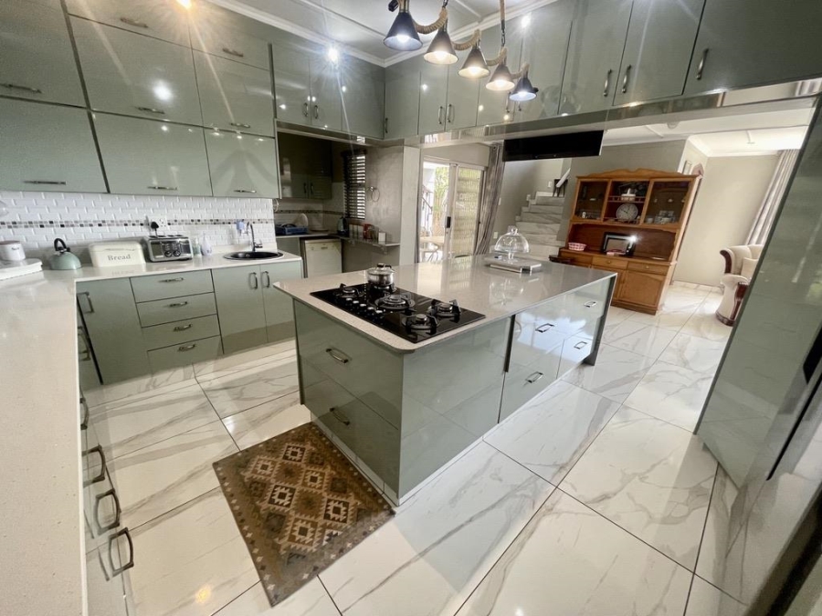 To Let 4 Bedroom Property for Rent in Durban North KwaZulu-Natal