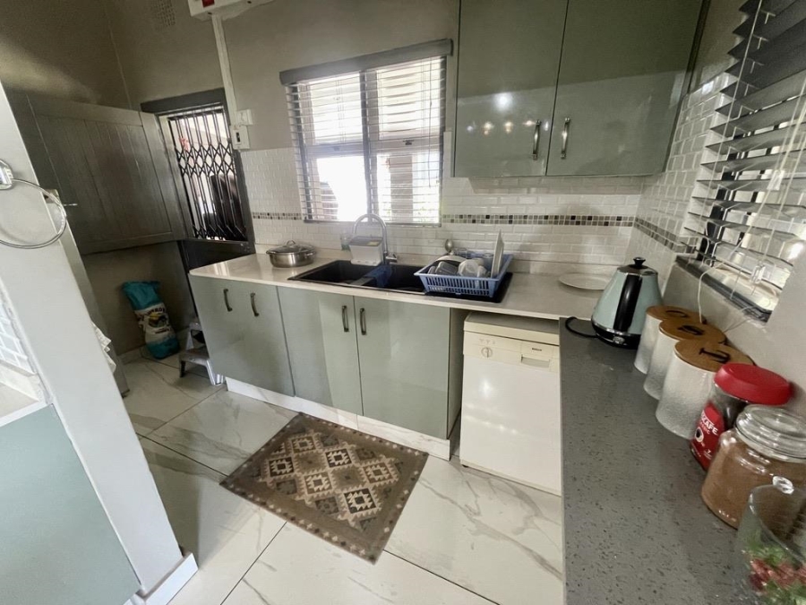 To Let 4 Bedroom Property for Rent in Durban North KwaZulu-Natal