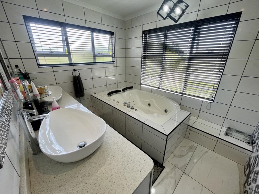 To Let 4 Bedroom Property for Rent in Durban North KwaZulu-Natal