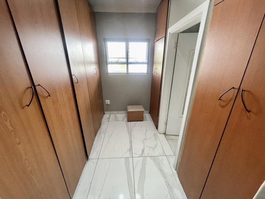 To Let 4 Bedroom Property for Rent in Durban North KwaZulu-Natal