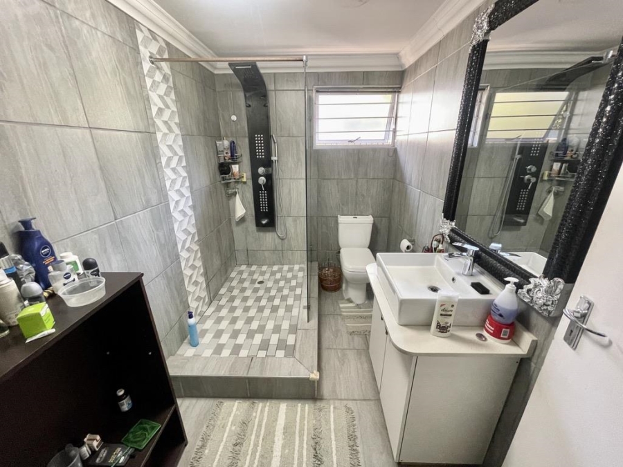 To Let 4 Bedroom Property for Rent in Durban North KwaZulu-Natal