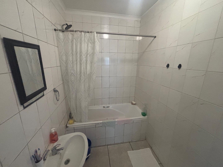 To Let 1 Bedroom Property for Rent in Waterfall KwaZulu-Natal