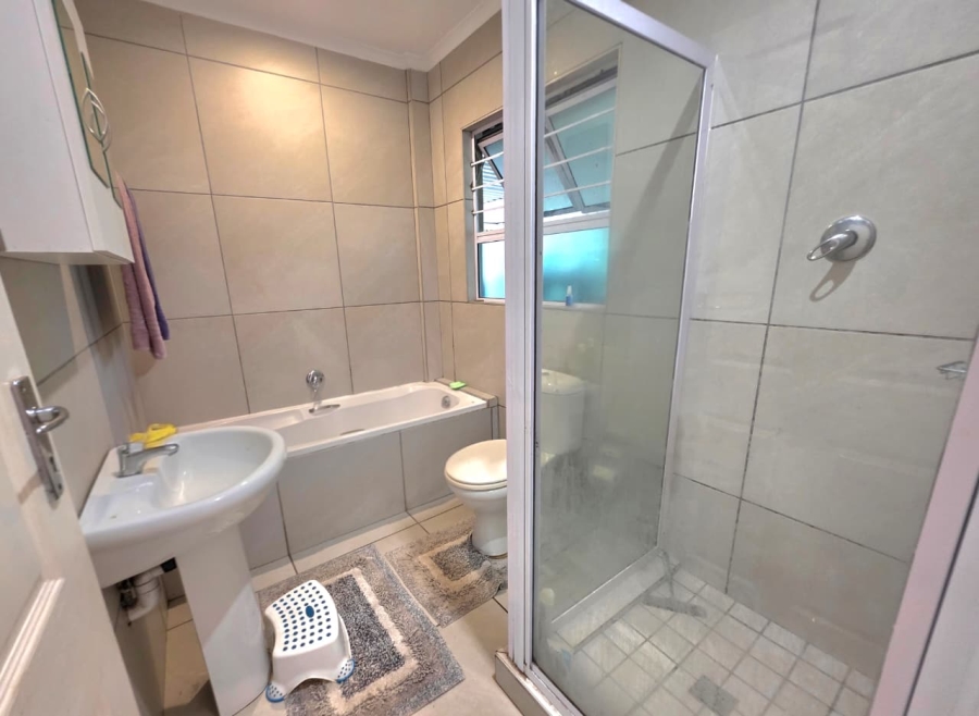 To Let 1 Bedroom Property for Rent in Kloof KwaZulu-Natal