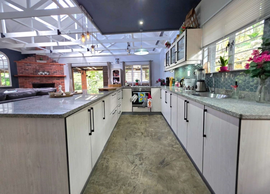 3 Bedroom Property for Sale in Crestholme KwaZulu-Natal