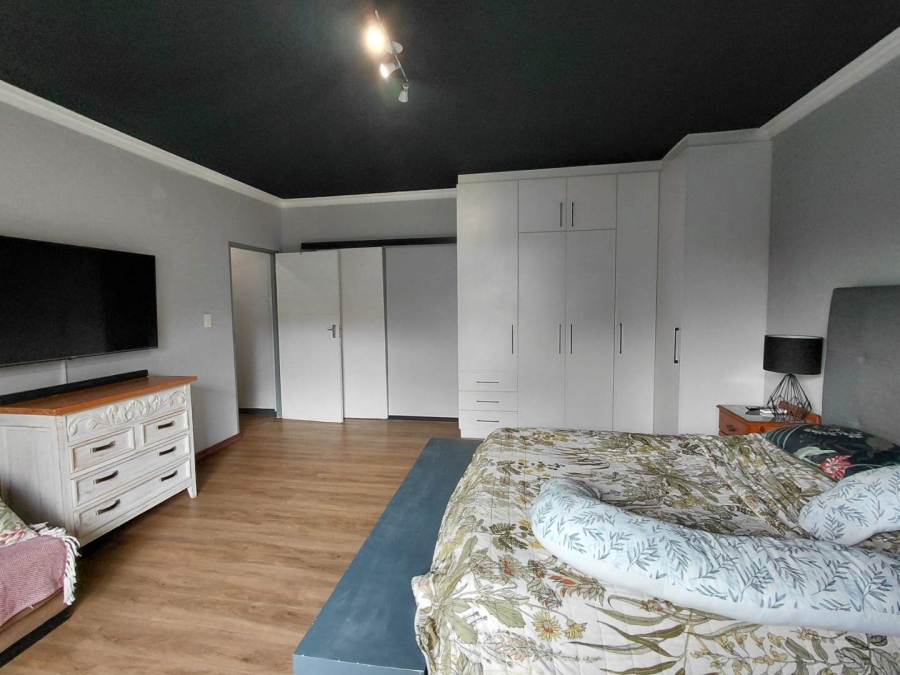 3 Bedroom Property for Sale in Waterfall KwaZulu-Natal