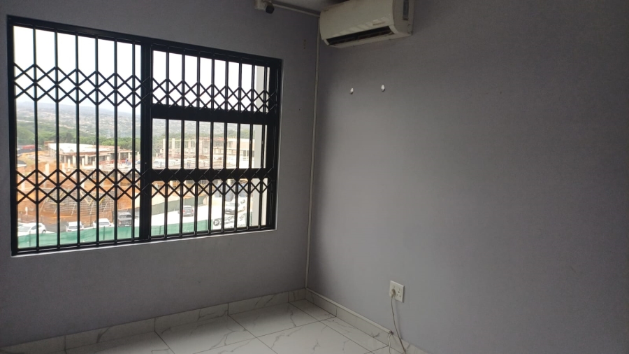 To Let 2 Bedroom Property for Rent in Umbogintwini KwaZulu-Natal