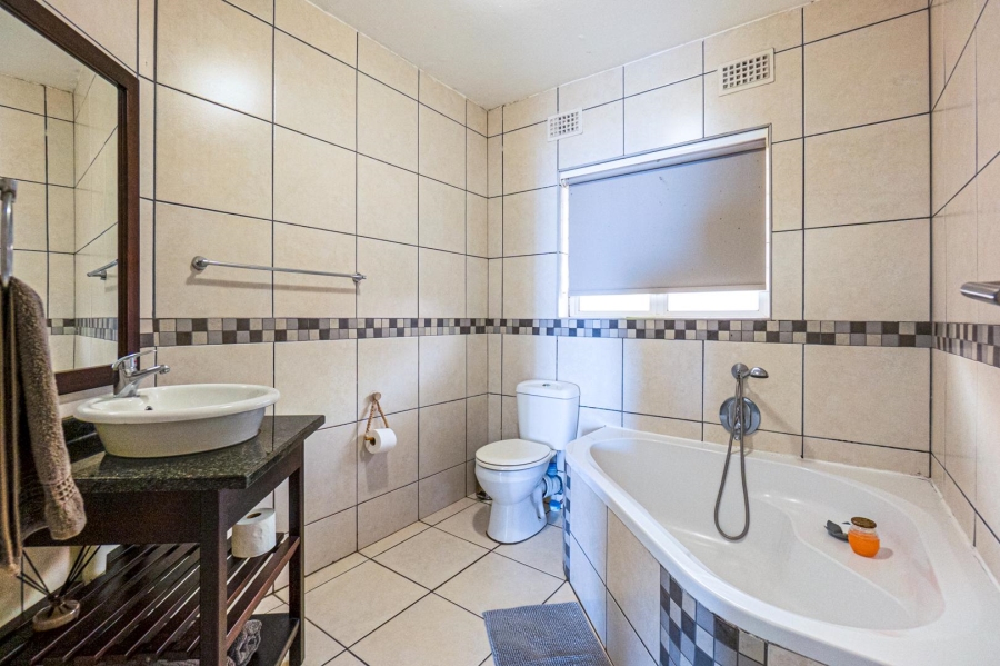 2 Bedroom Property for Sale in Illovo KwaZulu-Natal