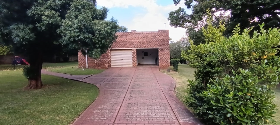 4 Bedroom Property for Sale in Schuinshoogte KwaZulu-Natal