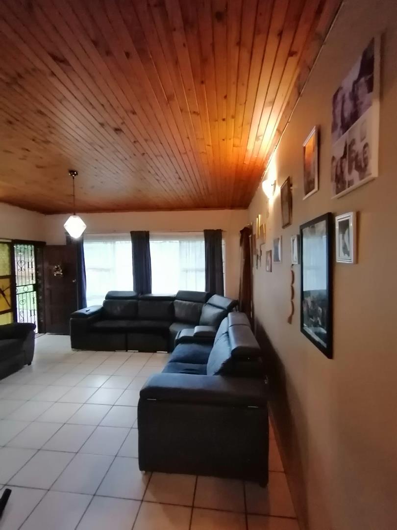 4 Bedroom Property for Sale in Schuinshoogte KwaZulu-Natal