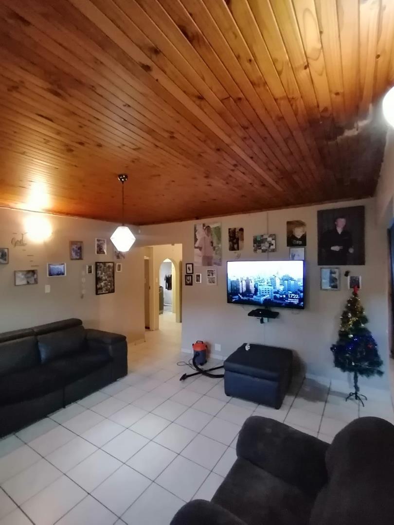 4 Bedroom Property for Sale in Schuinshoogte KwaZulu-Natal