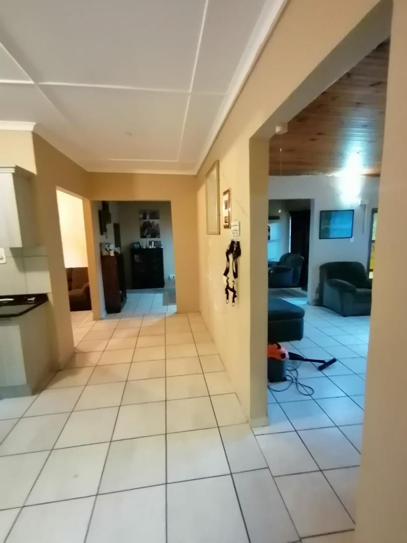 4 Bedroom Property for Sale in Schuinshoogte KwaZulu-Natal