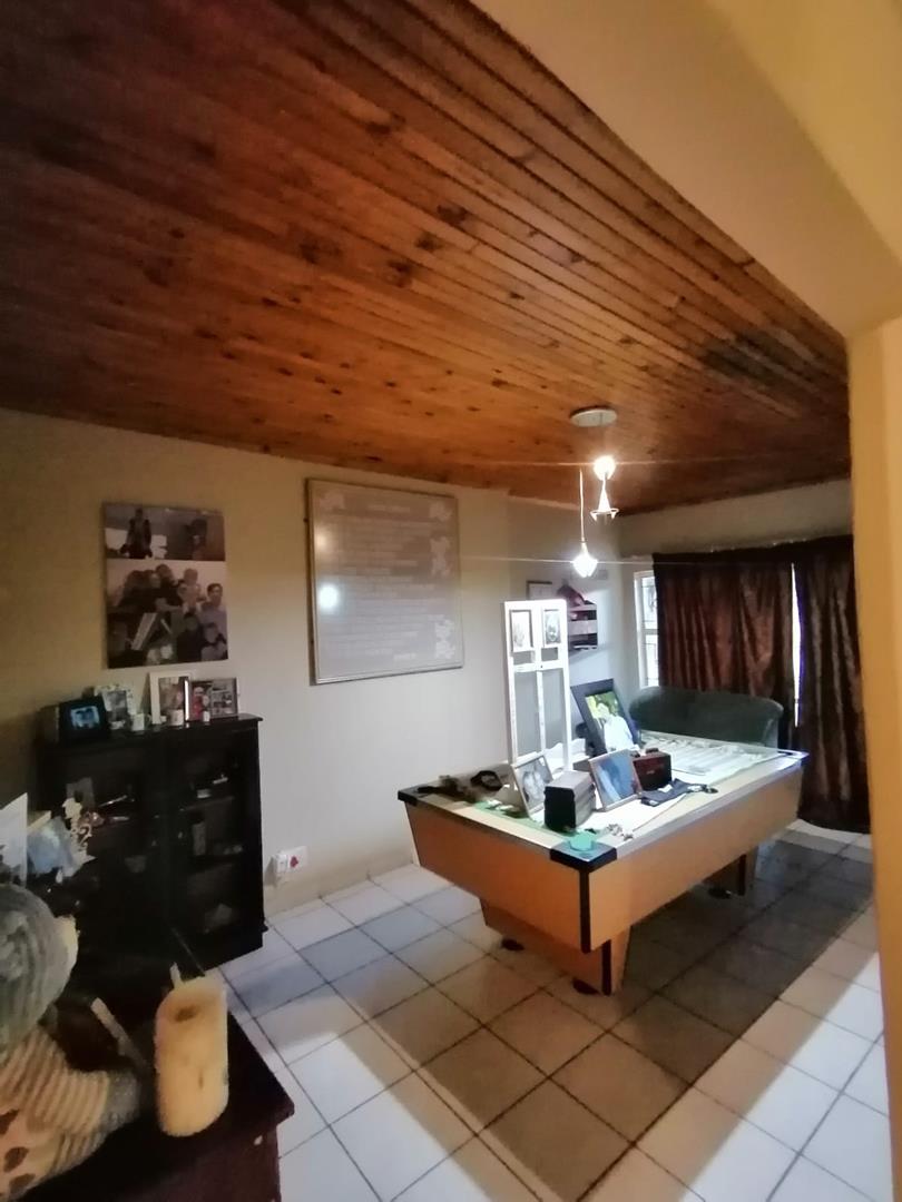 4 Bedroom Property for Sale in Schuinshoogte KwaZulu-Natal