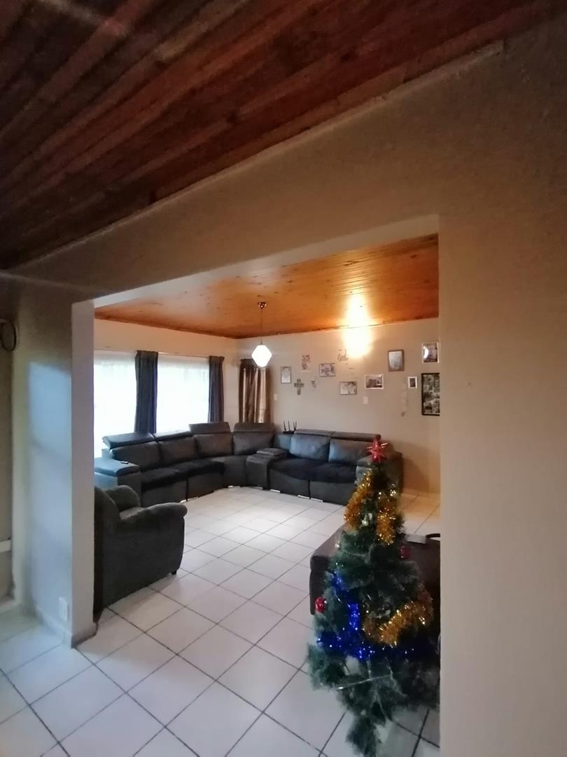 4 Bedroom Property for Sale in Schuinshoogte KwaZulu-Natal