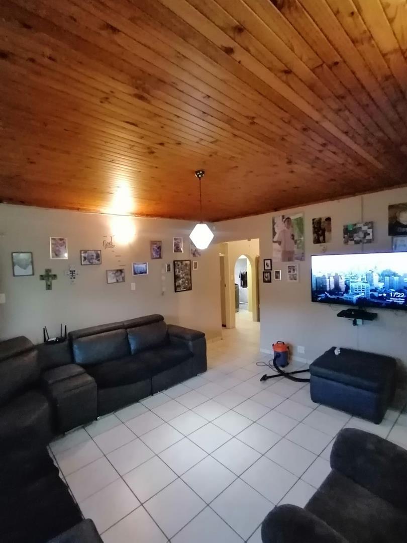 4 Bedroom Property for Sale in Schuinshoogte KwaZulu-Natal