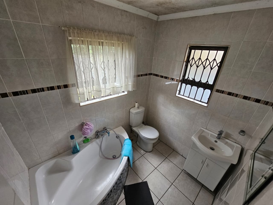 4 Bedroom Property for Sale in Veld En Vlei KwaZulu-Natal
