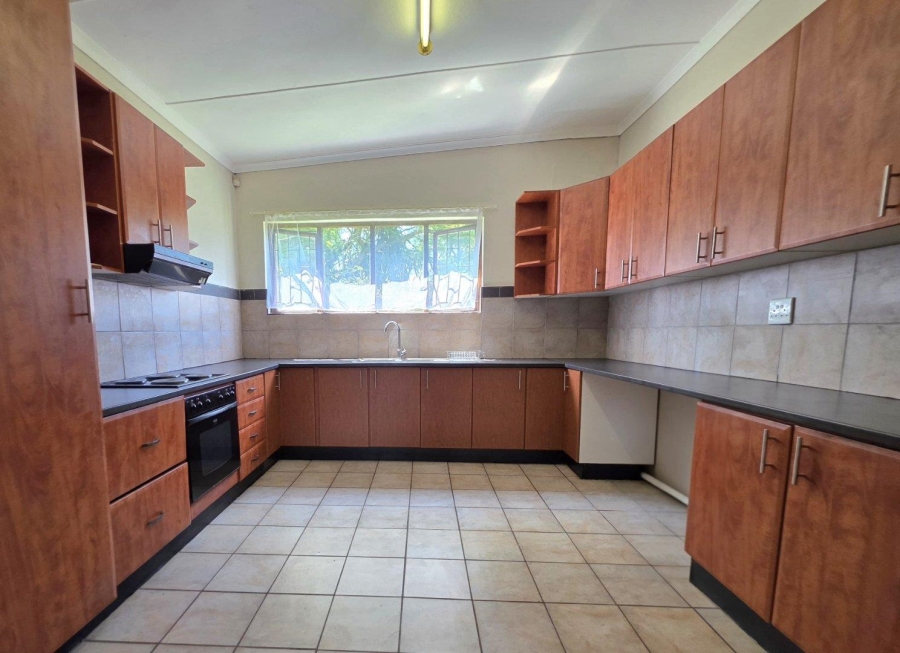 To Let 7 Bedroom Property for Rent in Waterfall KwaZulu-Natal
