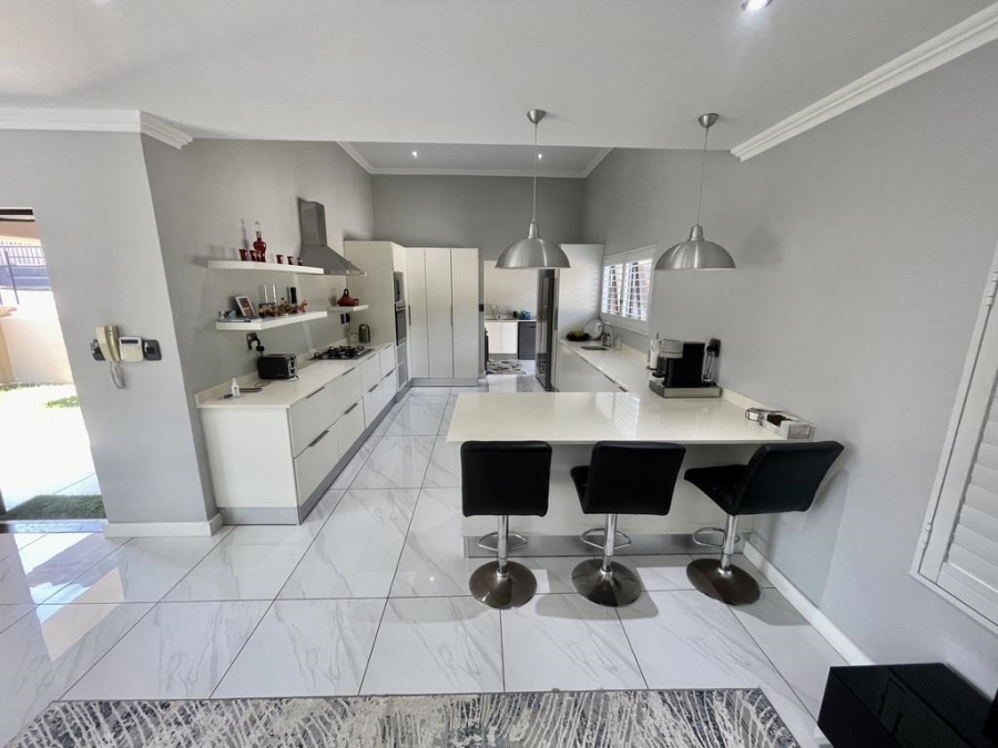 To Let 4 Bedroom Property for Rent in Izinga Ridge KwaZulu-Natal